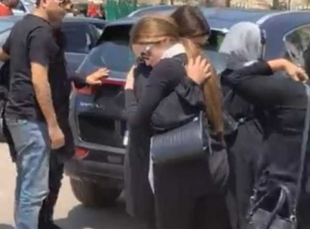 انهيار نور ايهاب خلال جنازة جدتها